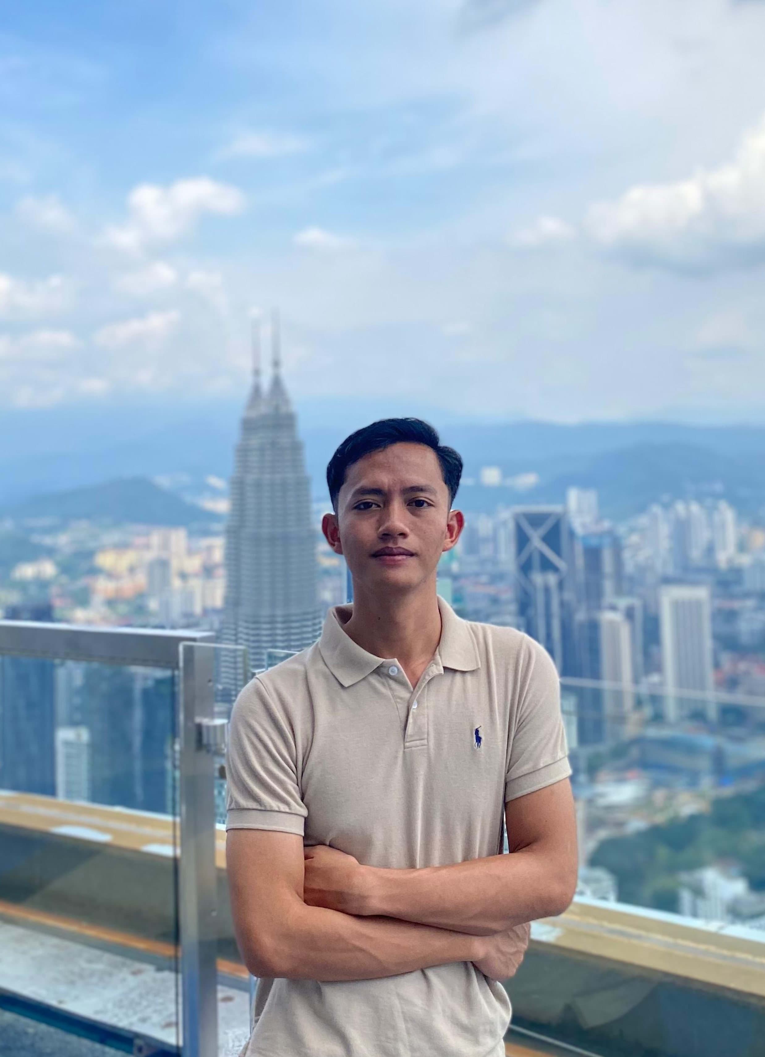 Bahari - Frontend Developer and Full Stack Developer, professional headshot